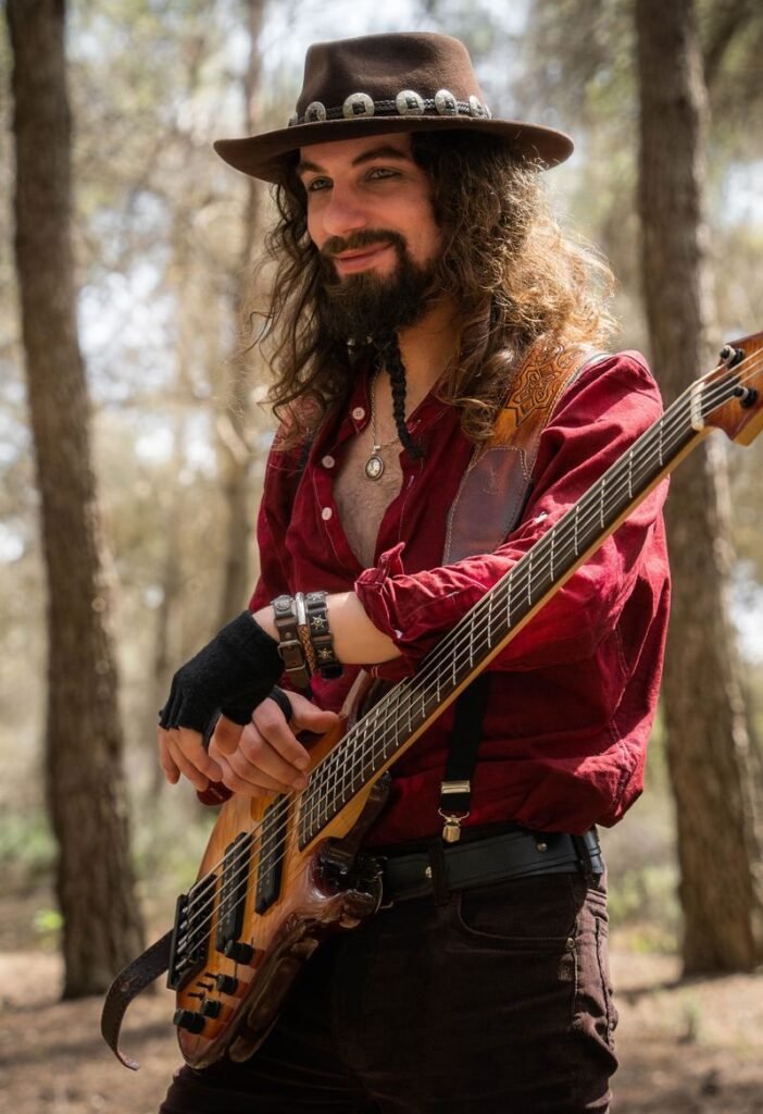 Samuel de Jønxel con el bajo